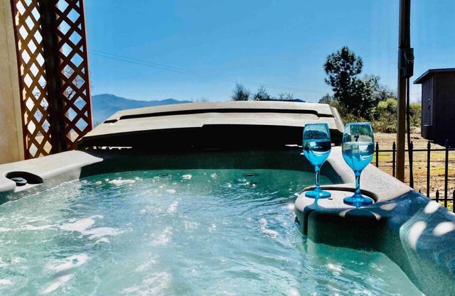 Crane Suite Hot Tub Bbq King Bed- Sleeps 4