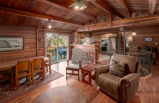 Creekside 3 Bedroom Cabin