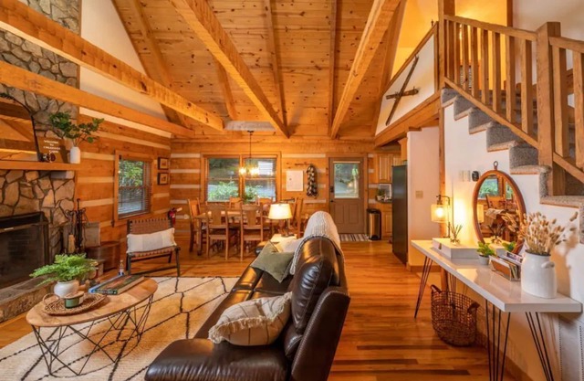 Creekside Cabin > 15min to Hiking, Rafting, & the Alpine Coaster > Pet-Friendly