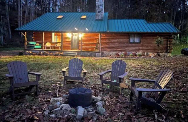 Creekside Cabin in the Mountains