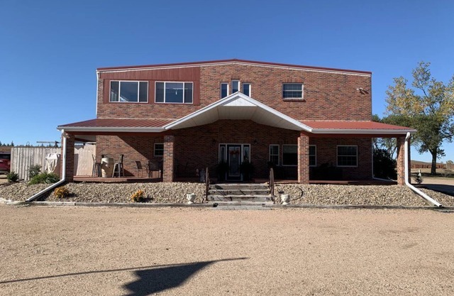 Creekside Cabin West Located next to where the Calamus River enters the lake.