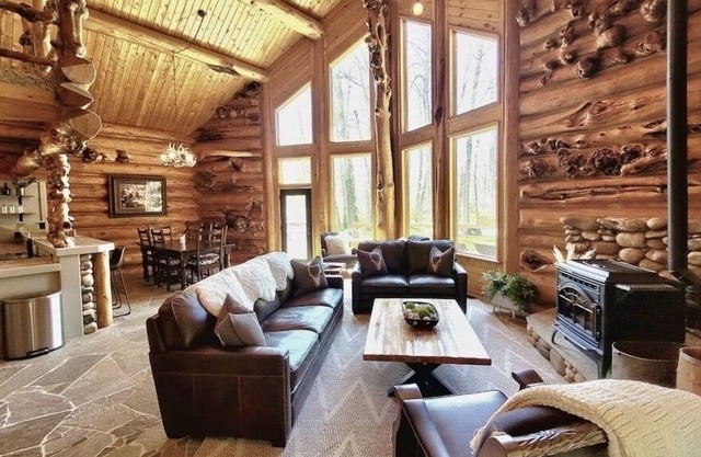 Creekside Oasis! Premier Log Cabin on Rock Creek - 23 Private Acres & Hot Tub