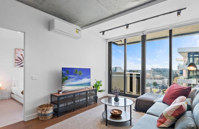 Cremorne's 2-Bed Jewel - Rooftop Gaze, Gym & Spa