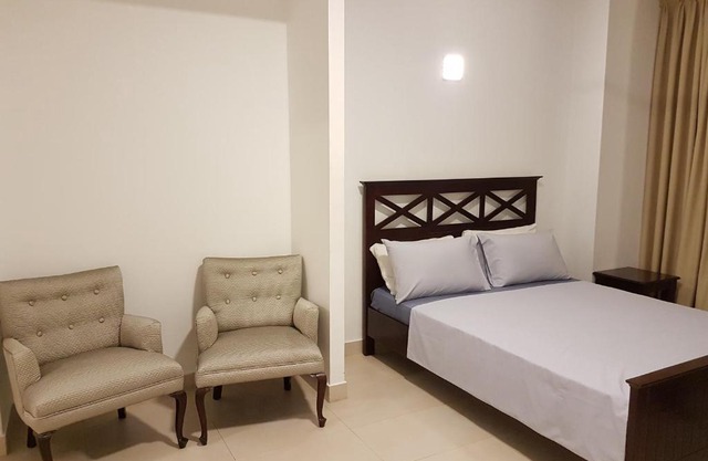 Crescat Residencies - 2 Bedroom Apt with Sea Views