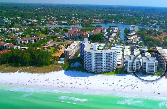 Crescent Beach - 2 Bedroom - Beachfront Condo Complex - Heated Pool