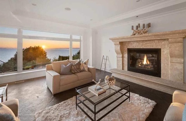 Crescent beach deluxe house- 6 bedrooms