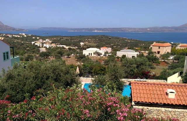 CRÊTE, beautiful villa with swimming pool and fantastic sea view on souda bay