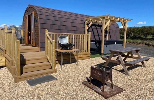 Criffel Pod, Hayton near Hadrian's Wall, pet friendly and hot tub