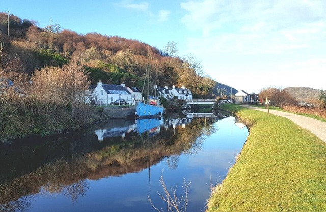 Crinan Canal Cottage No8 Cairnbaan Cottages
