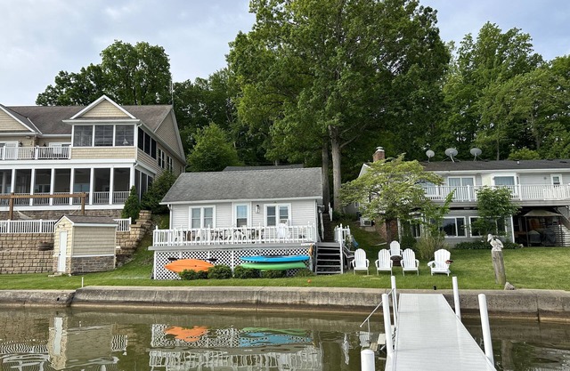Crooked Lake for fall/winter/spring- Close to Trine Univ & Pokagon State Park