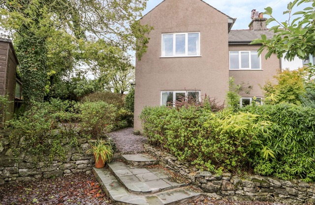 CROSSWAYS, pet friendly, with open fire in Grange-Over-Sands