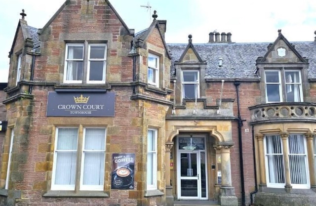 Crown Court Hotel & Bar.