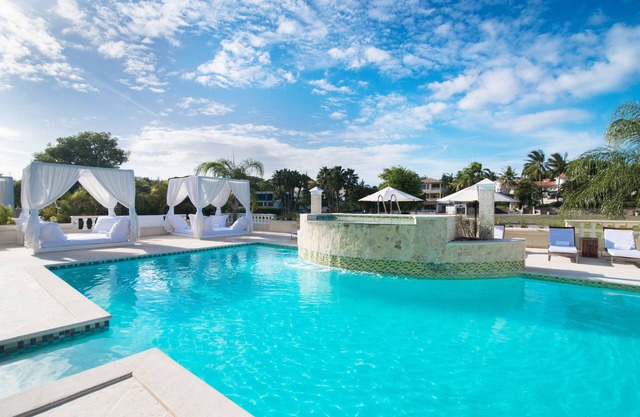 Crown Villas 6 bdrm