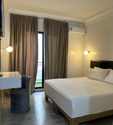 Crystal boulevard hotel