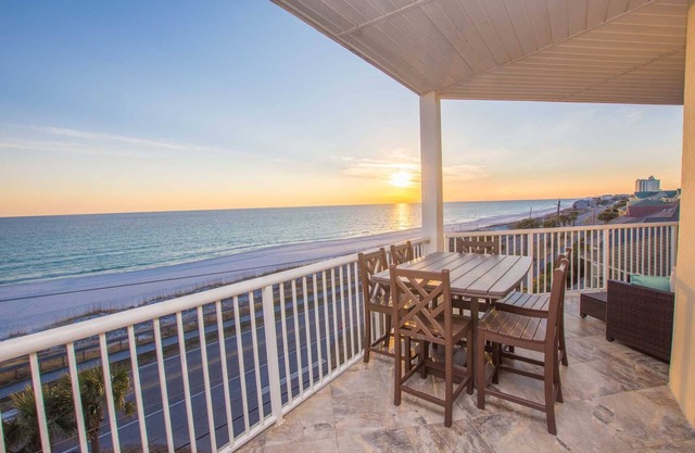 Crystal View 401 3 Bedrooms | 3 Baths | Beach Serv | Pet Friendly
