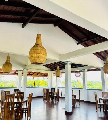 Crystal Wave Holiday Resort Polhena