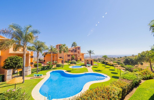 Cubo's Marbella Apartment Golf & Parking/community pool/air conditioning/free wifi