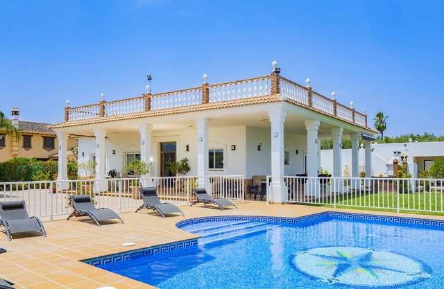 Cubo's Villa San Jose. Ideal for children, climatized, pool, wifi