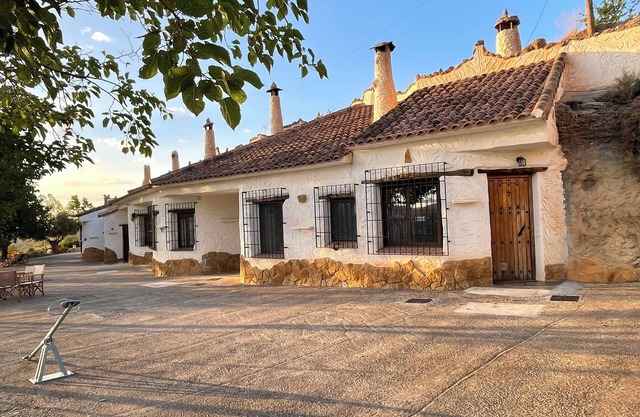 Cuevas El Atochal Orígenes