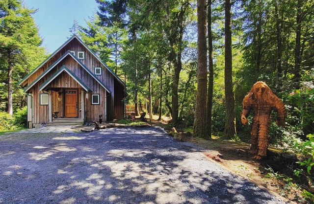 Custom A Frame Cabin n-Firepit & Grill-WIFI & W/D-nPet Friendly!nClose to Beach!