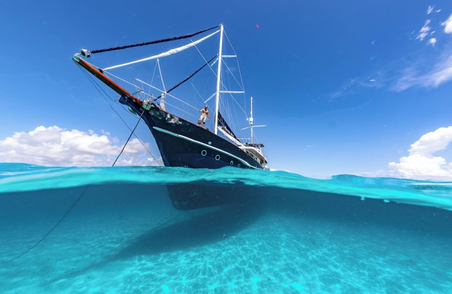 Custom Yacht Anchored off Harbor Island with WiFi, AC, Captain, Chef, -8 Guests