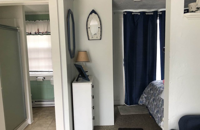 Cute 1 Bedroom efficiency Condo At Glendon Beach With Inground Pool