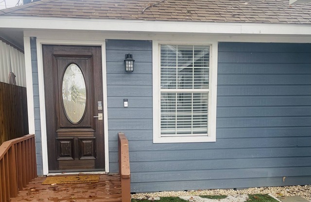 Cute 2 bedroom in the heart of Houston