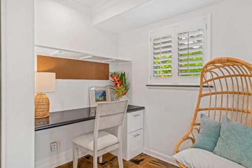 Cute 2BR Cottage w AC close to beaches