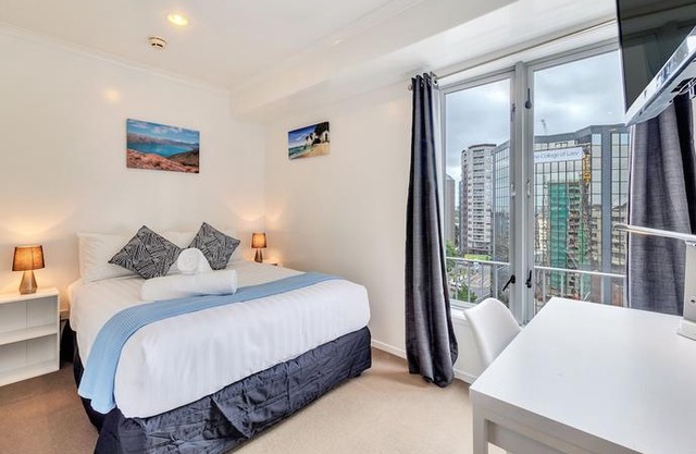 Cute and Central 15th Floor City Apartment