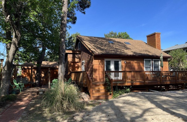 Cute and Cozy-Central Nags Head🐶 Dog Friendly🌊Walk to Beach and Sound⛱