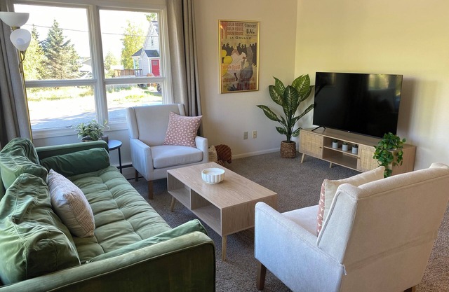 Cute downtown homebase for your visit! Close to trails and restaurants