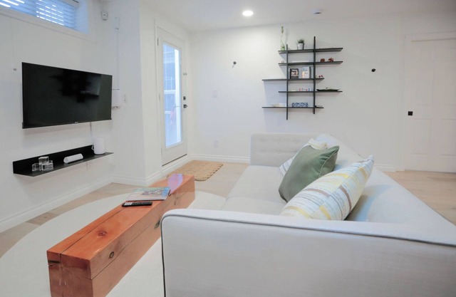 Cute Executive Basement Suite