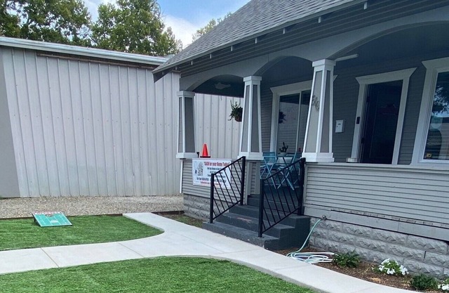 Cute Historic Downtown 2 bed Home on Main street