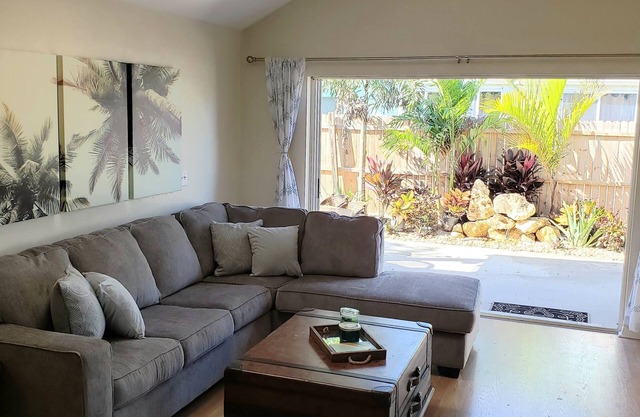 Cute house by the beach. Perfect for summer interns coming to Melbourne.