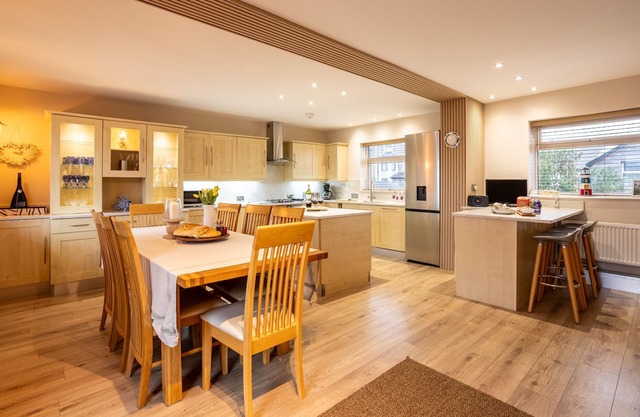 Cwalafila : 4-Bed Cottage Near Beach in Rhosneigr | Managed by Anglesey Holiday Lettings