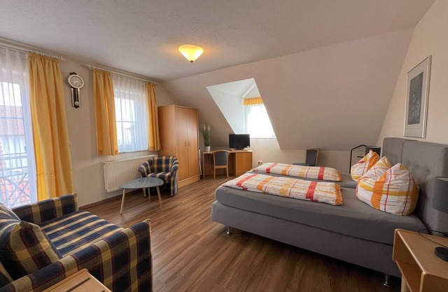 Cyclist-friendly apartment, 2nd floor (42sqm), with balcony and separate kitchen