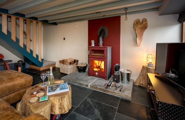 Cysgu Llwynog - Two Bedroom House, Sleeps 4