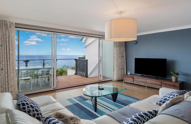 Cystanog Fach - Spectacular Sea Views, Balcony and Terrace, Parking