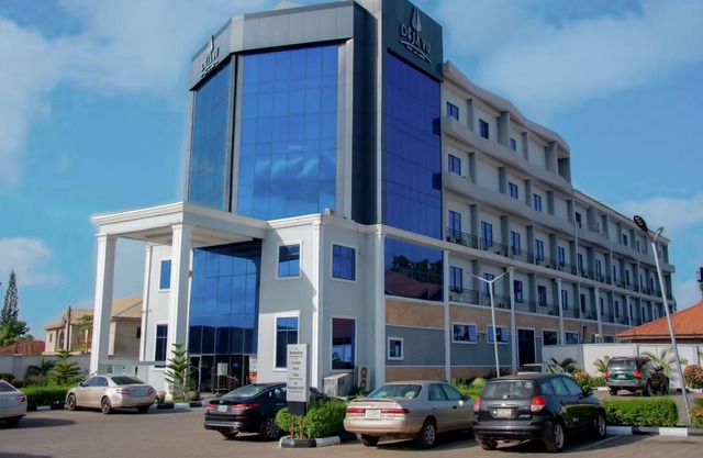 DÉJÀ VU HOTEL AND SUITES