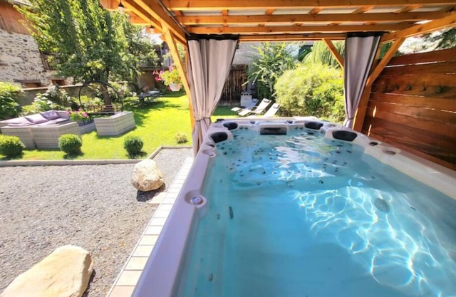 Détente & Sport Jacuzzi/piscine Sauna Billard Bar