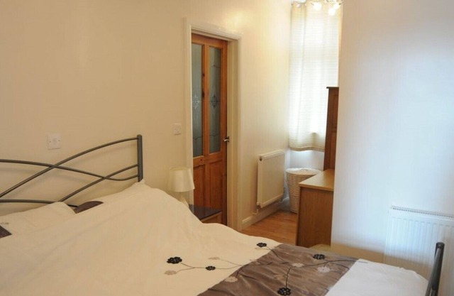 D'Arcy Spice Sleeps 6 (2 Bedrooms & a sofa bed)