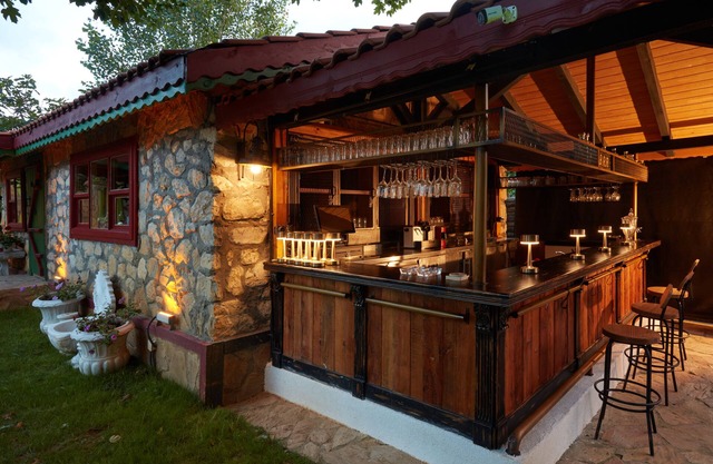 Dachas Cove Hotel