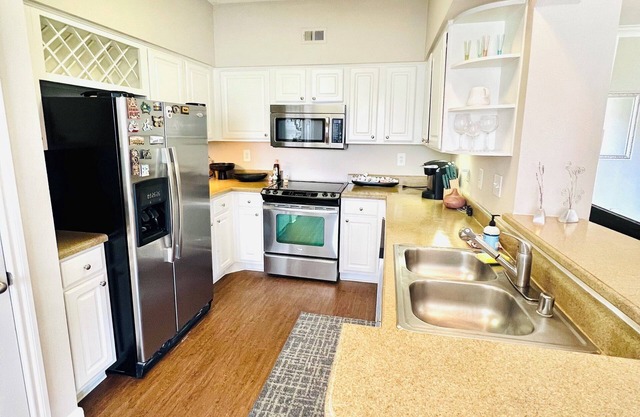 Dallas Uptown Chic 1BR w/Workspace + Deck overlooking Katy Trail