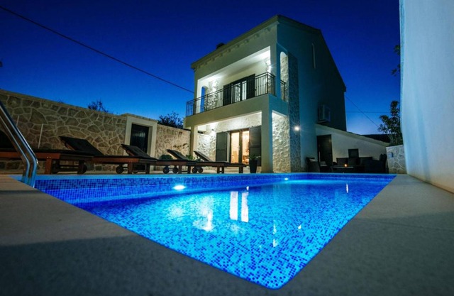 Dalmatian Villa Castello Coza with pool
