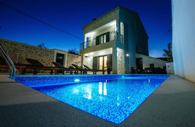 Dalmatian Villa Castello Coza with pool