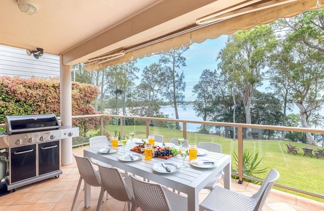 Danalene, 44a Danalene Pde - stunning waterfront property with Air Con, WI-FI, Garage & Boat Parking
