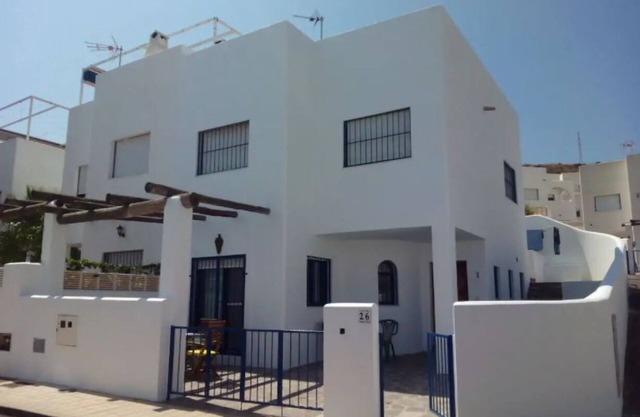 DANIELITA HOUSE. PRECIOUS SEMI-DETACHED CHALET VERY CLOSE TO THE BEACH. IN AN ENVIRONMENT