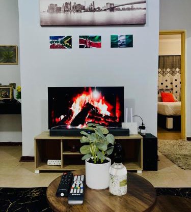 Danora's Apartment with Airport Shuttle