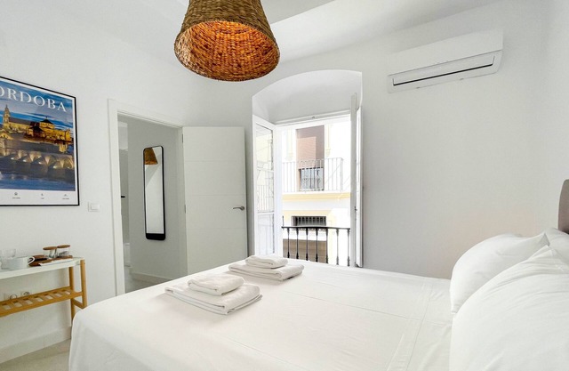 DAV002 Pinta Beautiful Modern Suite within the centre of Ayamonte
