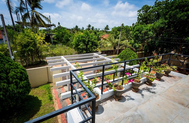 Dayanithi Guest House